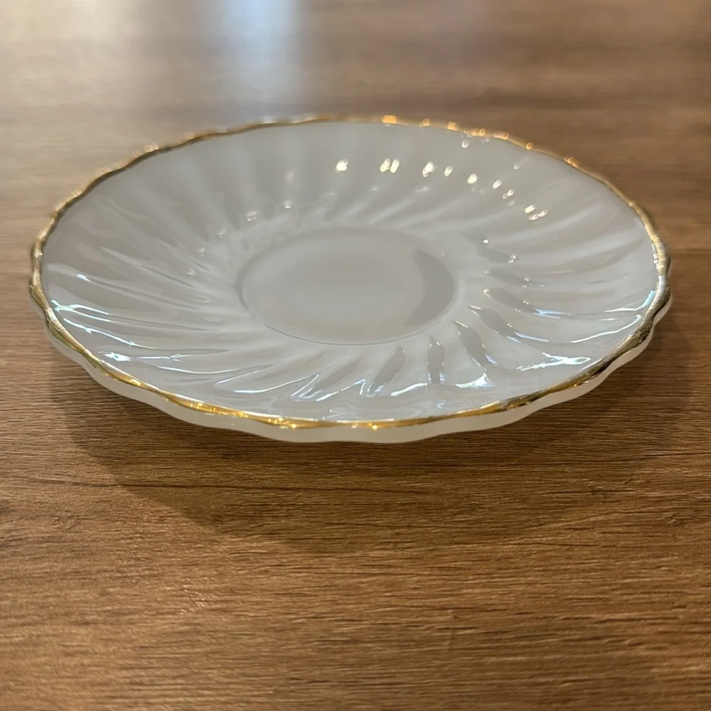 Anchor Hocking Milk Glass‎ Swirl Saucer Scalloped Edge Gold Trim Dinner Wear USA